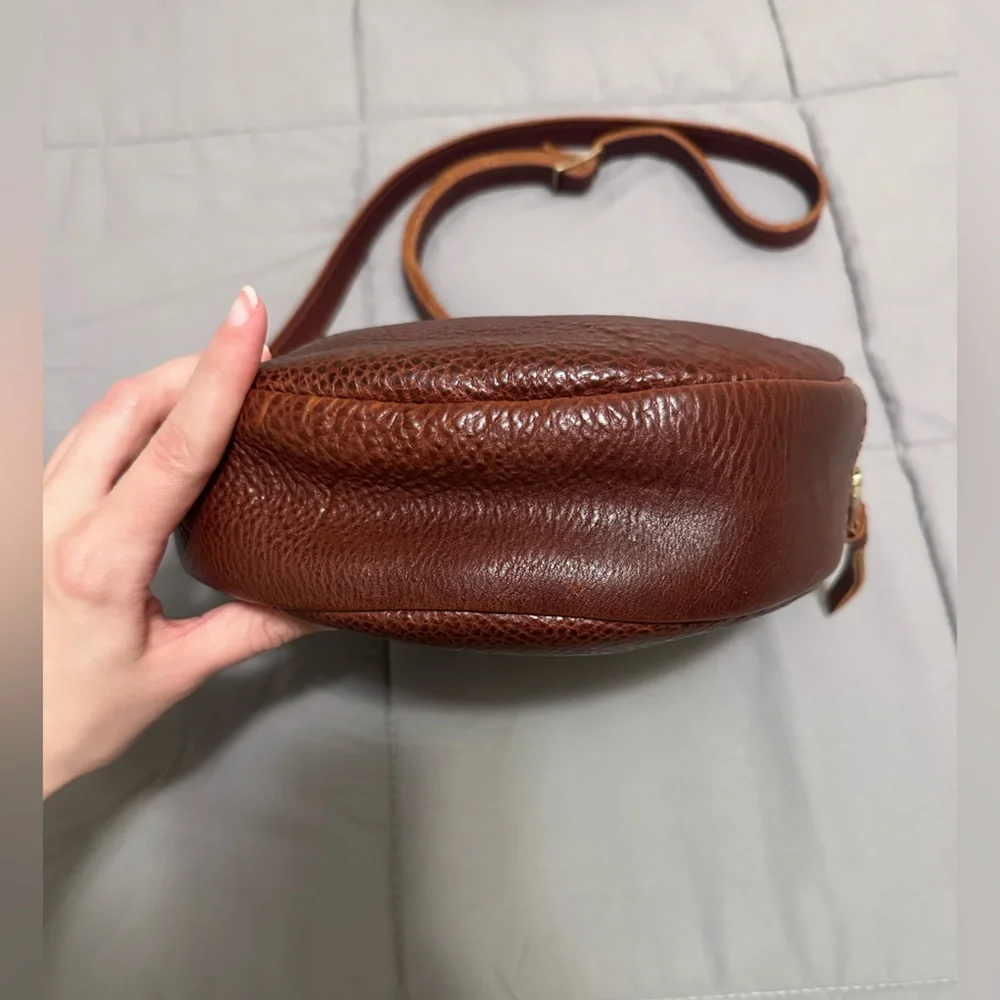 Portland Leather Goods Large Circle Crossbody Bag in Nutmeg Pebbled Leather - Picture 3 of 6